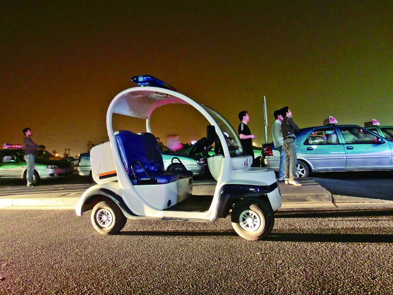 夜晚新火車站出口前,交警抄牌去了_縮小大小.JPG 夜晚新火車站出口前,交警抄牌去了_縮小大小.JPG